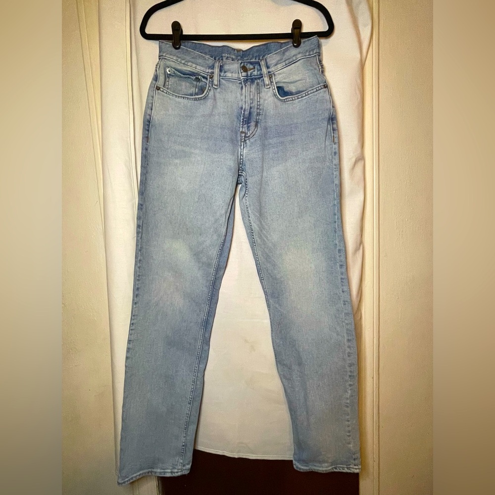 Old Navy Men's 30 x 34 Light Faded Blue Jeans Loose Fit Built-In-Flex Size 30x34
